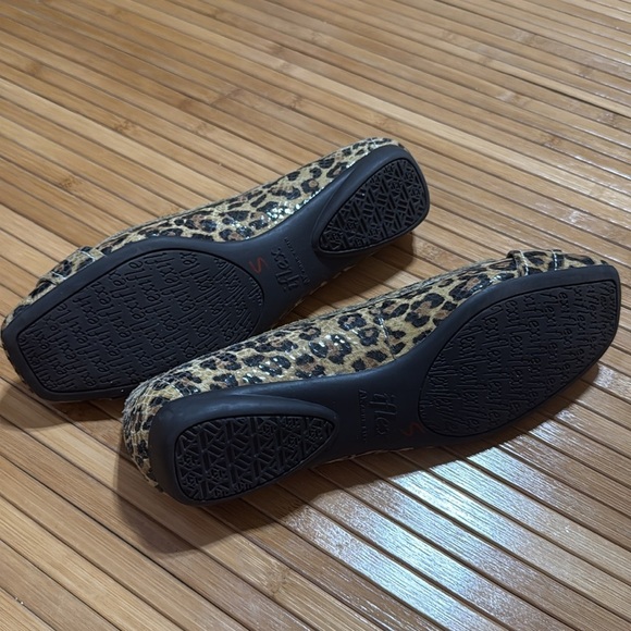 Anne Klein Fkex Leopard Print Women's Flats - Picture 3 of 5